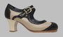 Chaussure de danse flamenco professionnelle combinant cuir beige et noir