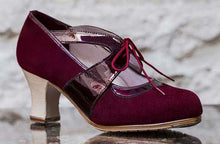 Professional flamenco dance shoe combined with burgundy suede and patent leather