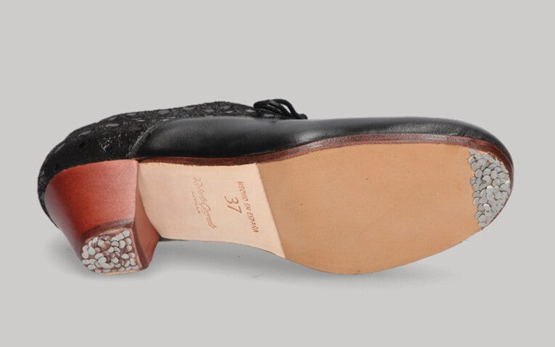 Zapato de baile flamenco profesional piel negro y fantasía con cordones