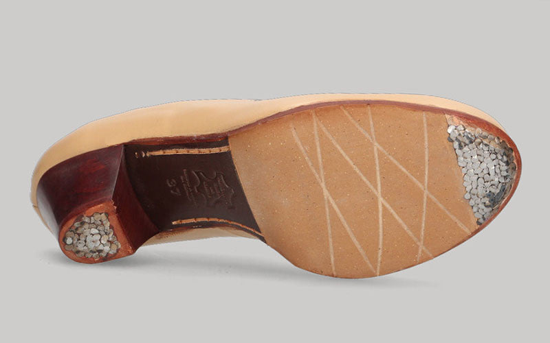 Zapato de baile flamenco profesional piel beige con cordones
