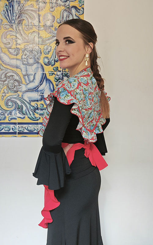 Conjunto Delantal Rojo y Mantoncillo de Flores con Ribete Rojo