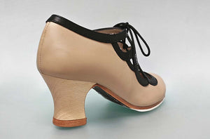 Chaussure de danse flamenco professionnelle combinée en cuir beige et ornements en cuir noir