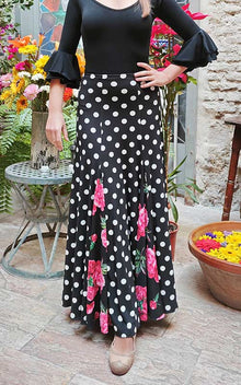 Jupe de flamenco noire à imprimé pois et godets de fleurs roses avec beaucoup d'évasement