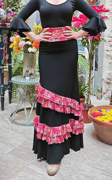 Jupe flamenco noire à volants et ceinture à imprimé floral