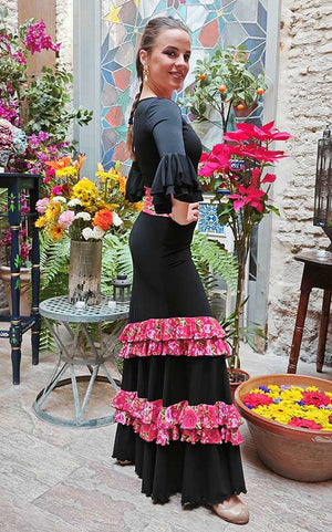 Falda Flamenco Negra con Volantes y Fajín Estampado de Flores