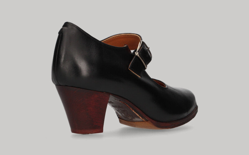 Professional flamenco dance shoe, black leather
