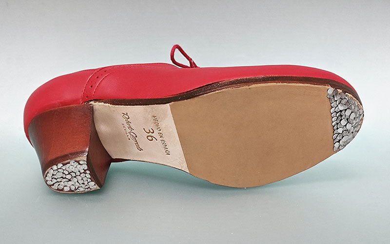 Zapato de baile flamenco profesional piel rojo con detalle calado y cordones