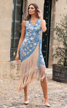Robe bleu ciel Espagne avec broderies et franges beiges
