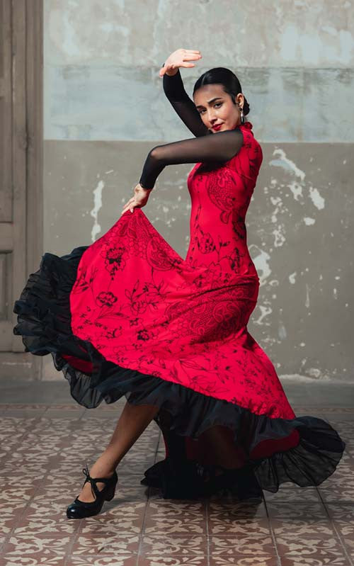 Charmante robe de flamenco rouge à imprimé noir