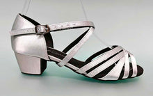 Chaussure de danse de salon en satin argenté