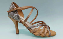 Chaussure de danse de salon combinée en satin et fantaisie.