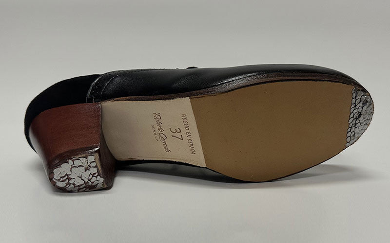 Zapato de baile flamenco profesional combinado en piel y ante negro con cordones