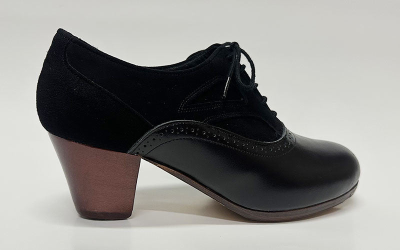 Zapato de baile flamenco profesional combinado en piel y ante negro con cordones