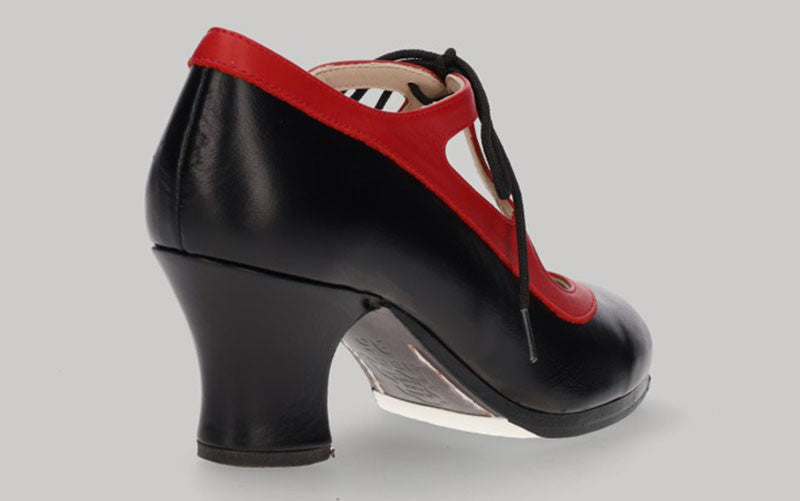 Professional flamenco dance shoe, black and red combination