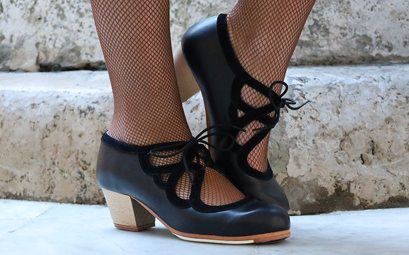 Chaussure de danse flamenco professionnelle combinée en cuir et ornements en daim noir