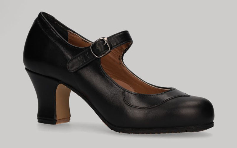 Semi-professional black leather flamenco dance shoe with stitching
