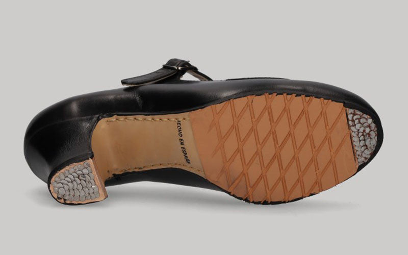 Semi-professional black leather flamenco dance shoe with stitching